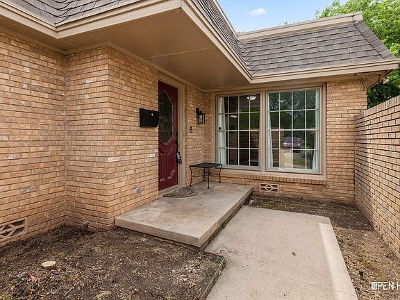 3rd image of 2414 Lou Ln