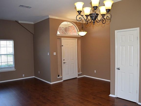 2nd image of 3828 Harrison Dr