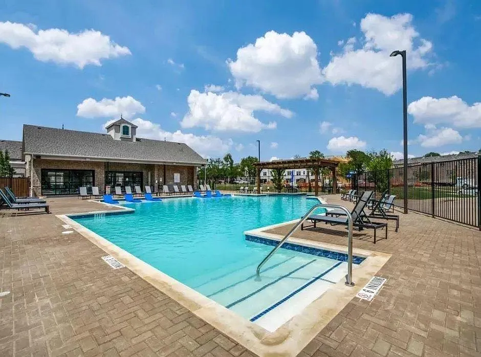 3 bed, 2.5 bath, 2000 sqft, $2,995 — Photo 2