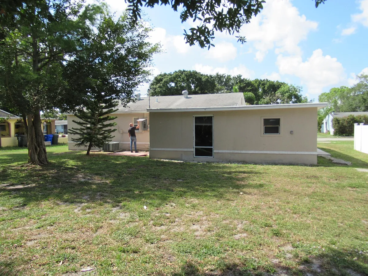 Building Photo - 1665 Moreno Ave