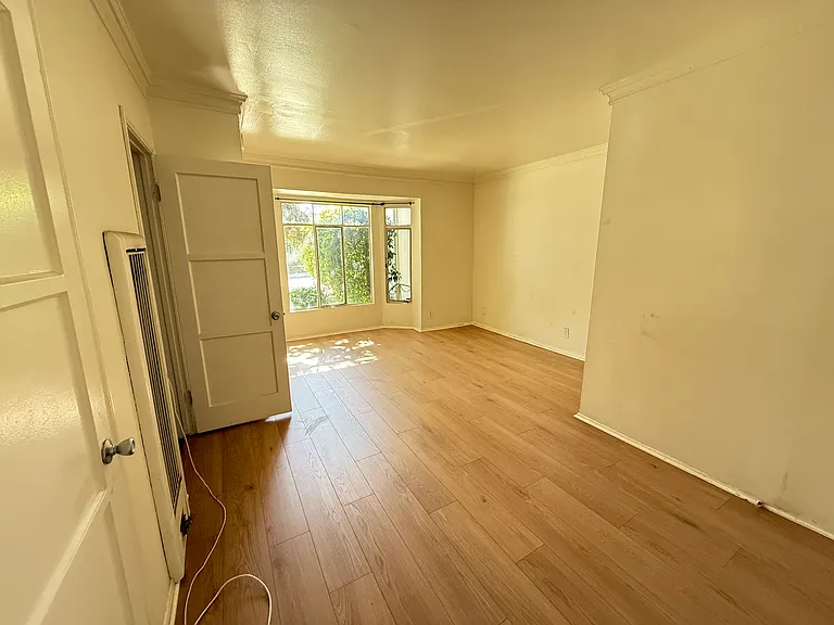 756 S Ridgeley Dr — Photo 7