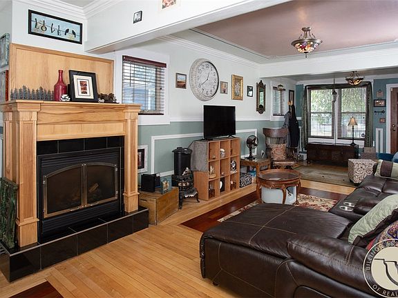 3rd image of 615 Parkhill Dr