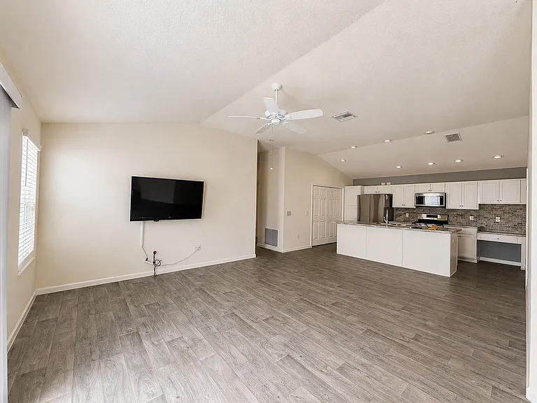 2770 Horvat Ln — Photo 3