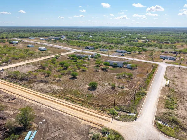 210 Kestrel St, Dale, TX 78616