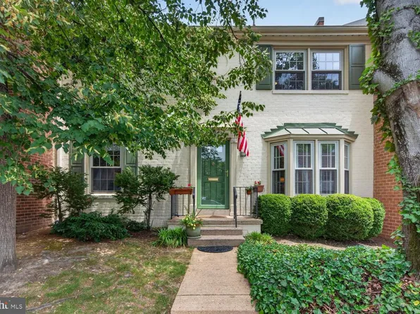 8532 Lakinhurst Ln, Springfield, VA 22152