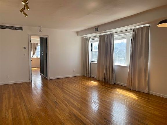 3rd image of 310 Palisade Ave APT 12