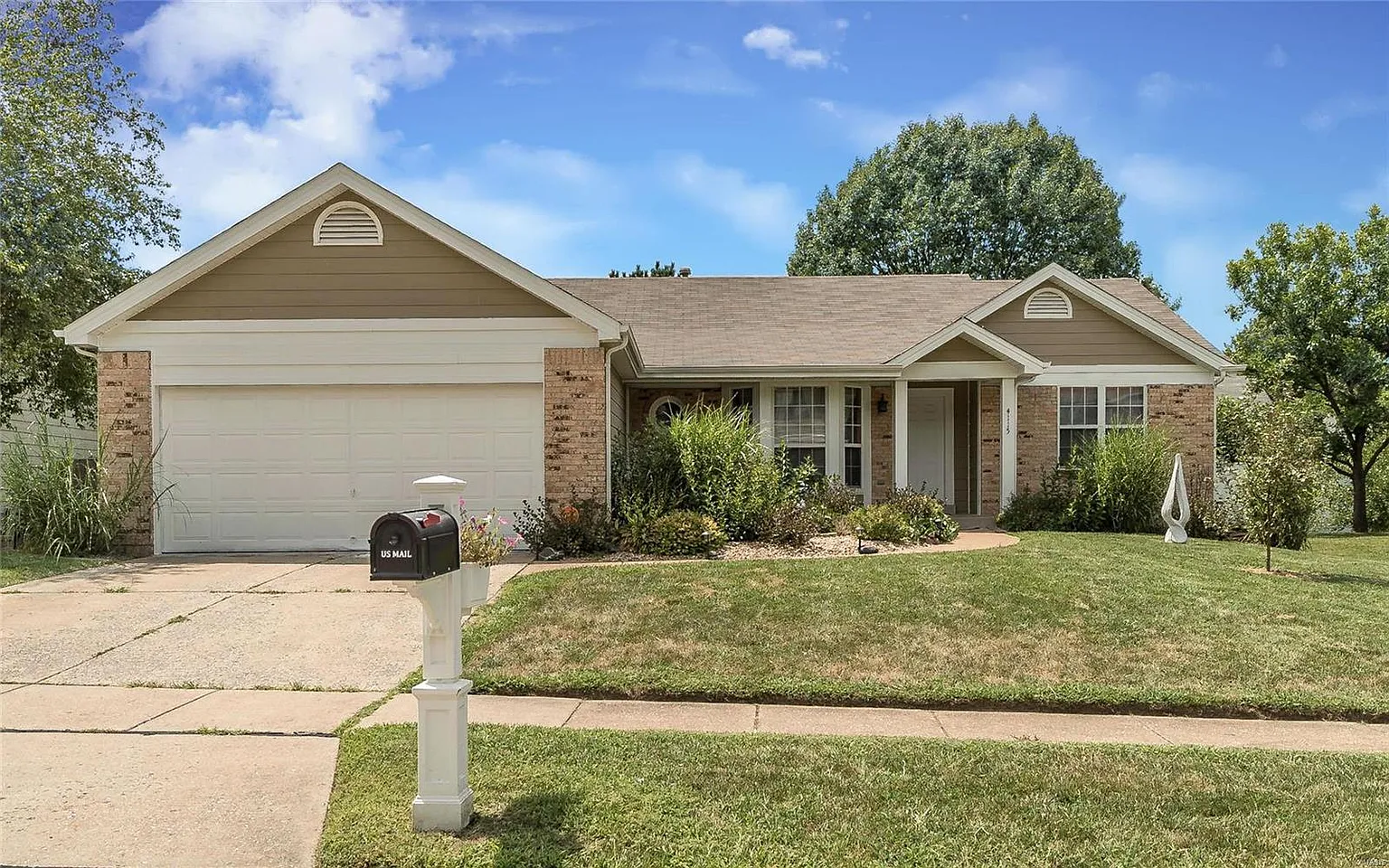 4115 Fox Crossing Dr photo 1