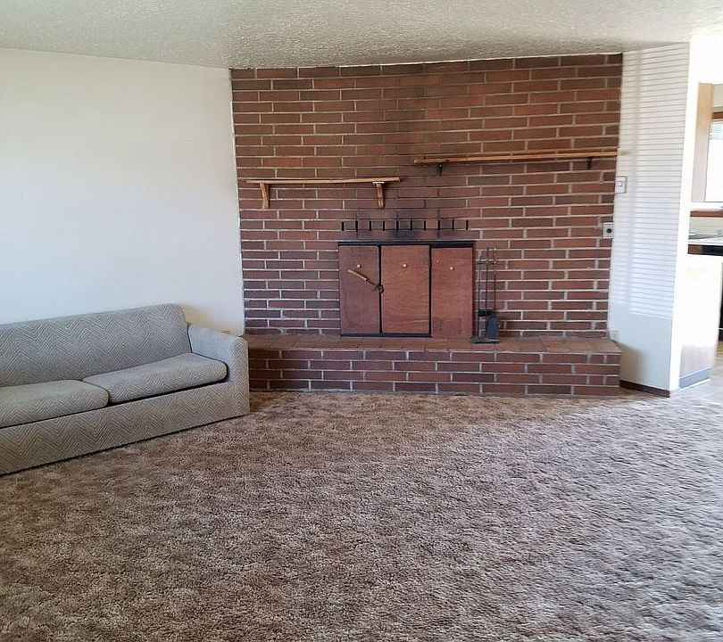 2nd image of 320 E Beakman St