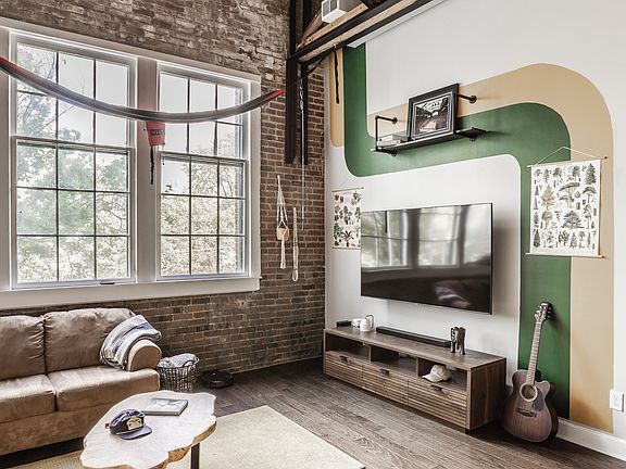 2nd image of 735 Lexington Ave APT 21