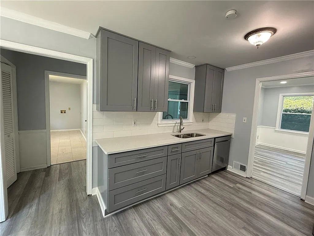 3 bed, 2.0 bath, 1836 sqft, $2,200 — Photo 4