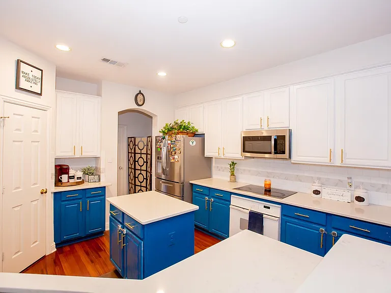 8335 Richmond Ct — Photo 8