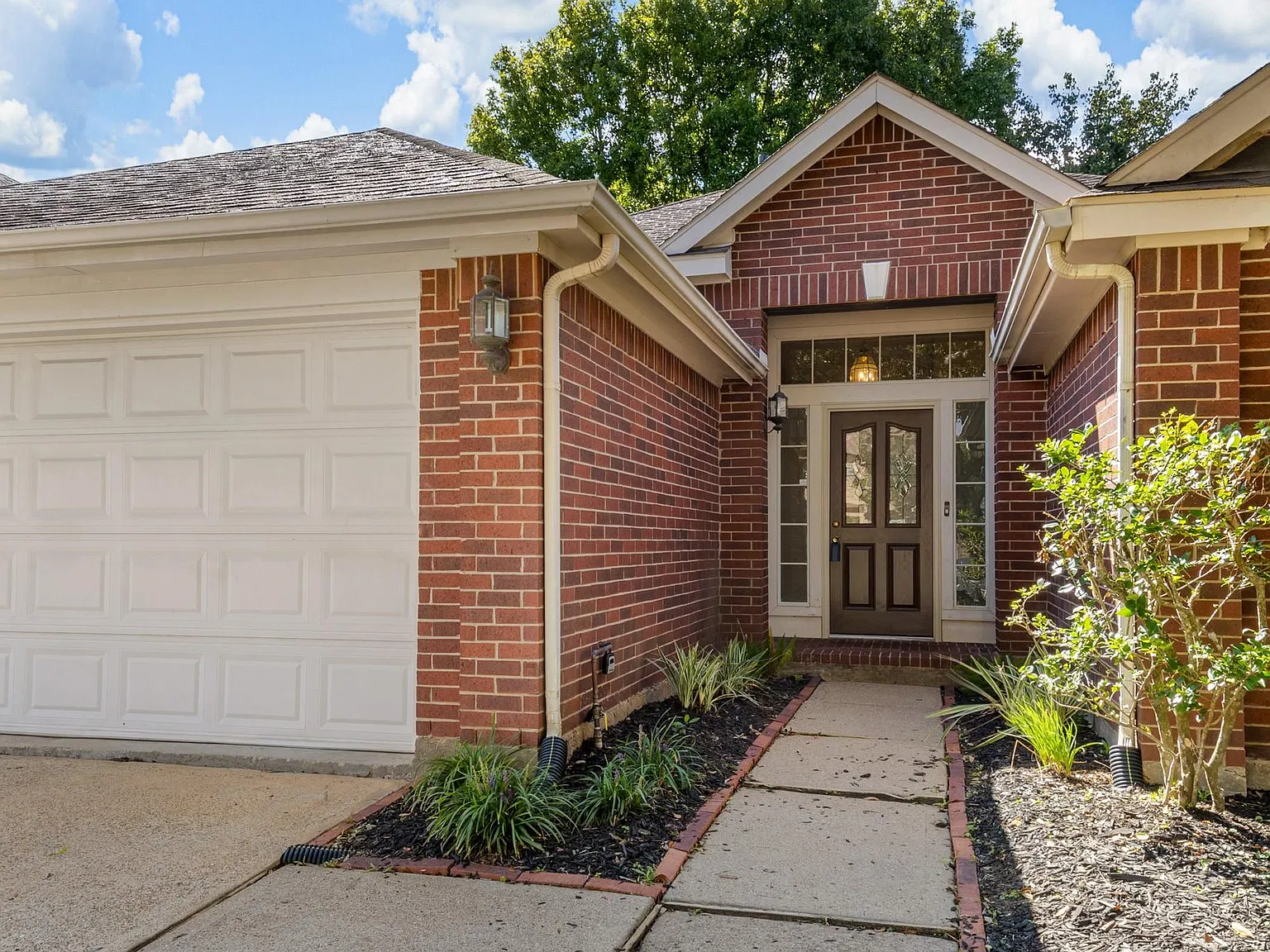 3 bed, 2.0 bath, 1865 sqft, $2,200 — Photo 4