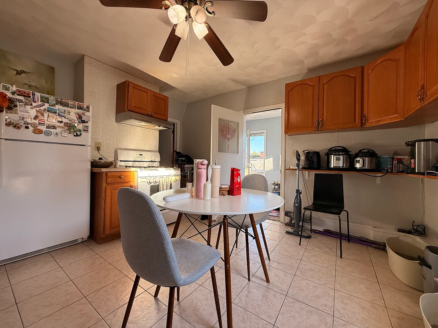 2 bed, 900 sqft, $2,400 — Photo 3