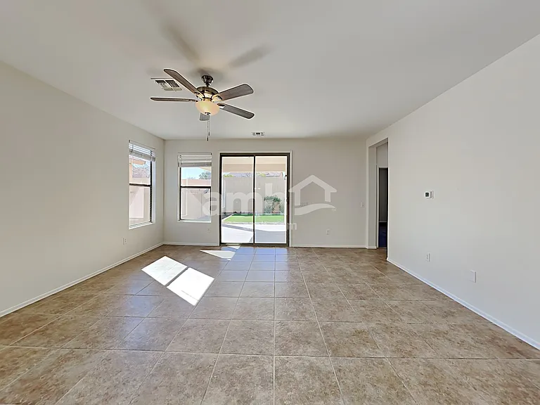 568 W Camino Parrilla — Photo 8