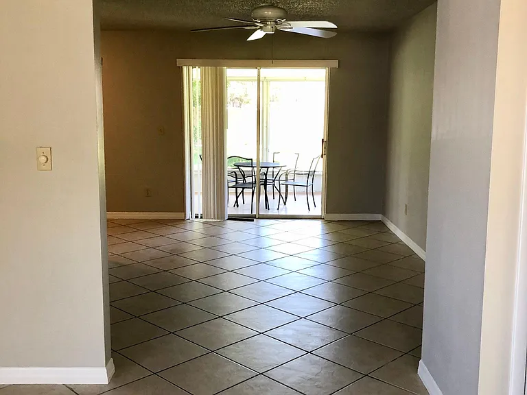 638 NE 15th Ct — Photo 6