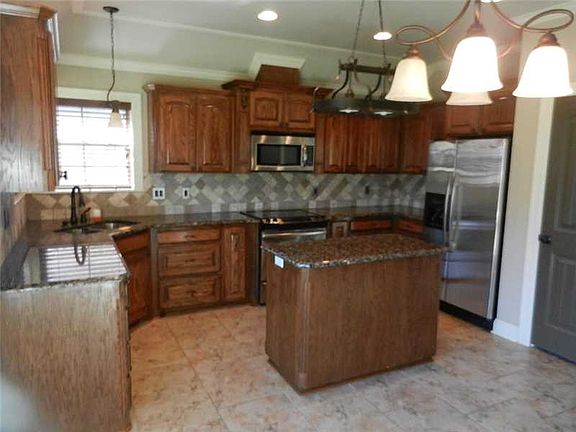 5th image of 411 Blackwood Cir