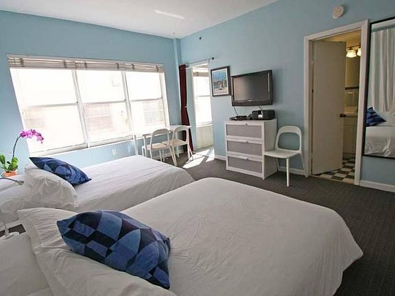 4th image of 918 Ocean Dr Suite 207