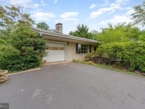 9373 Gap Rd, Waynesboro, PA 17268