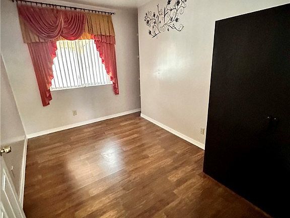 5th image of 109 Elm St