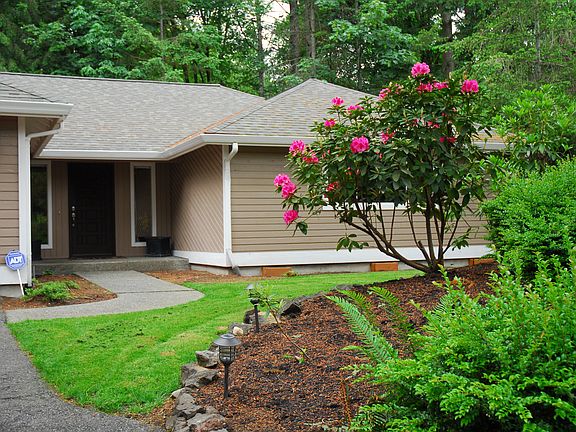 4th image of 4616 35th Avenue Ct