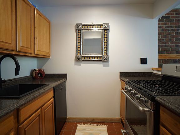 5th image of 424 W 49th St APT 3B