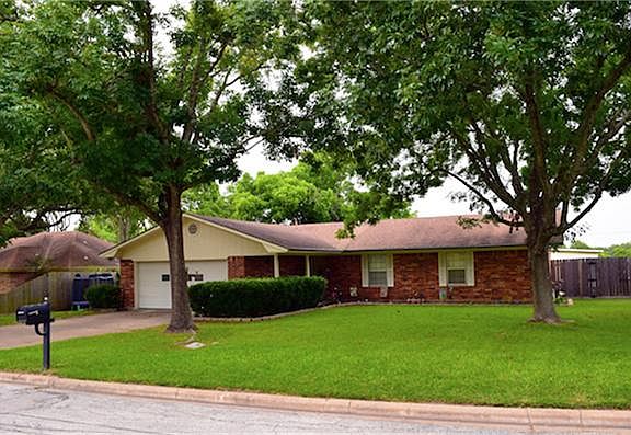 2nd image of 1006 Windy Dr