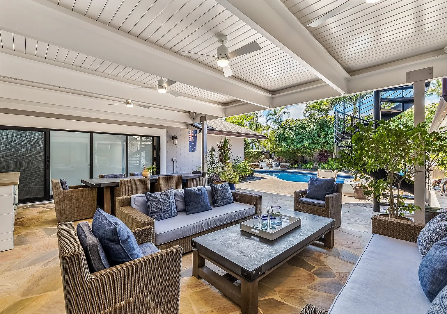 Hale Ohana: Bright Kailua Retreat w/hot tub, Lush Tropical Pool, Walk to Beach — Photo 3