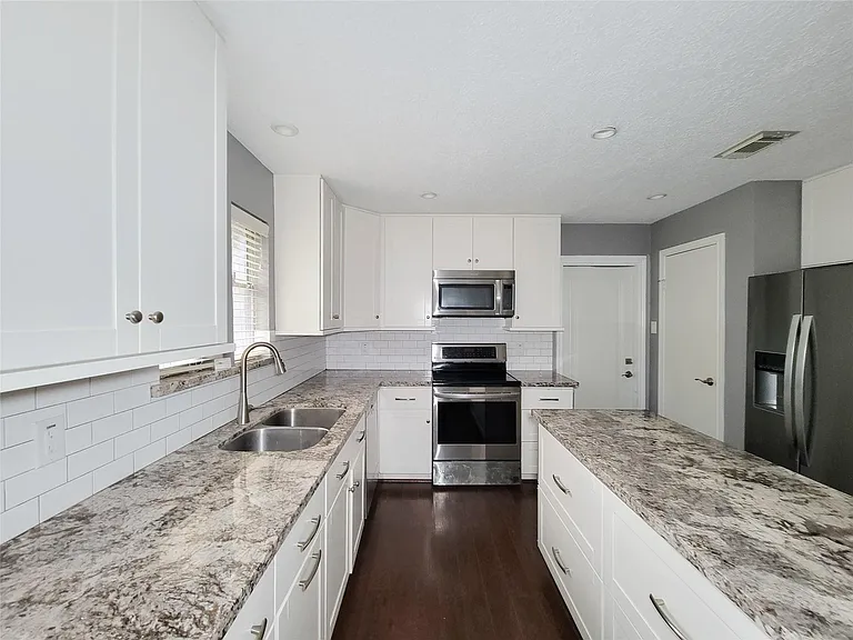 2815 Cambridge Ln — Photo 12