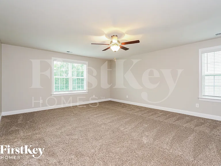 558 Dorchester St — Photo 10