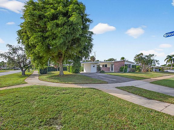 3rd image of 726 Flamingo Way