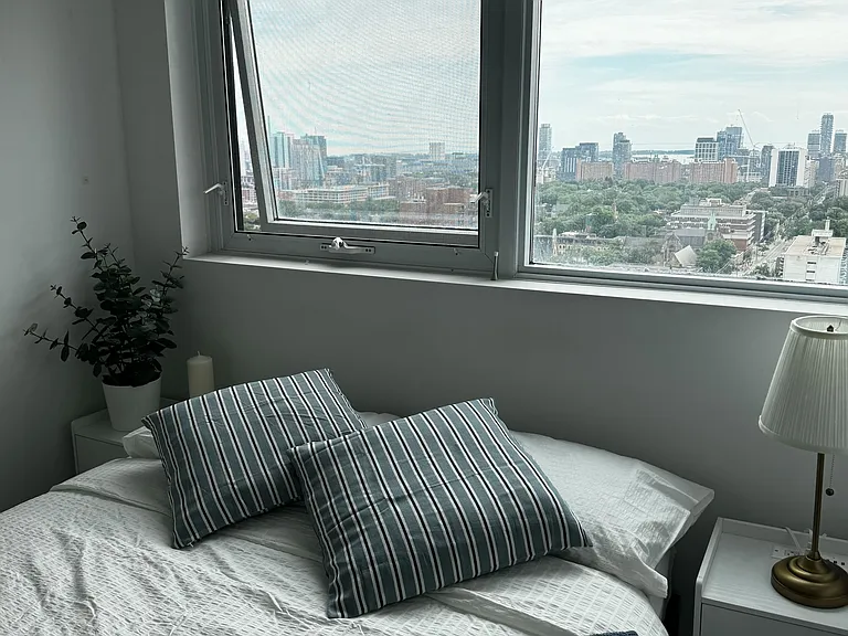 159 Wellesley St E #1608 — Photo 2