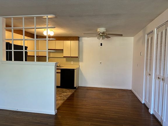 5th image of 5 Albert Dr Unit 10
