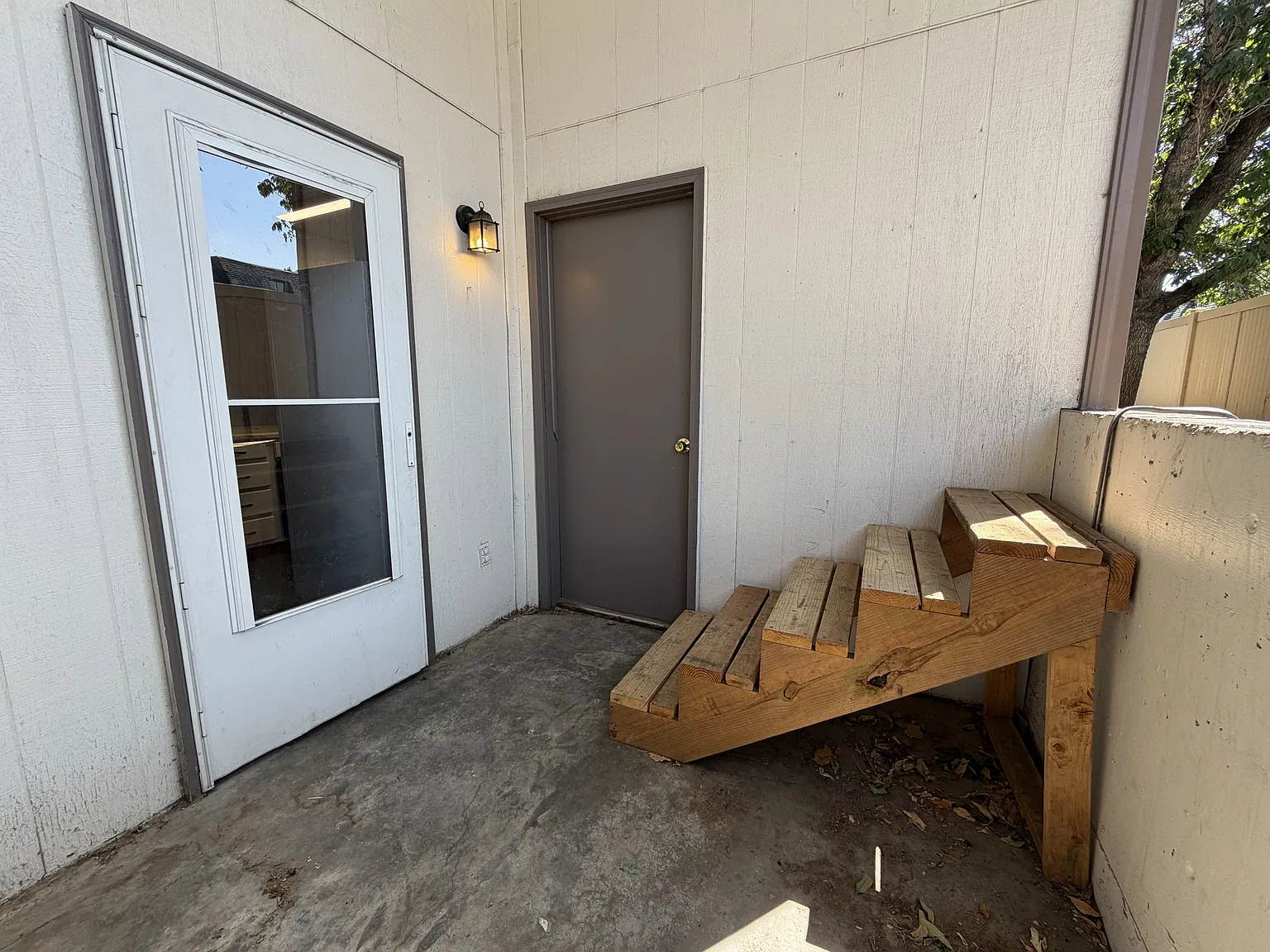 2150 College Pl — Photo 2