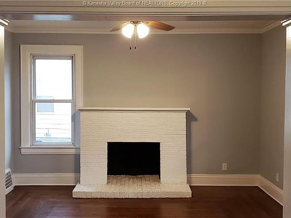 3rd image of 1221 Grosscup Ave