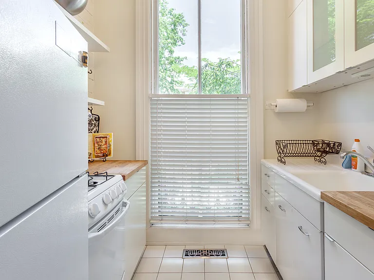 453 Angell St #1 — Photo 4