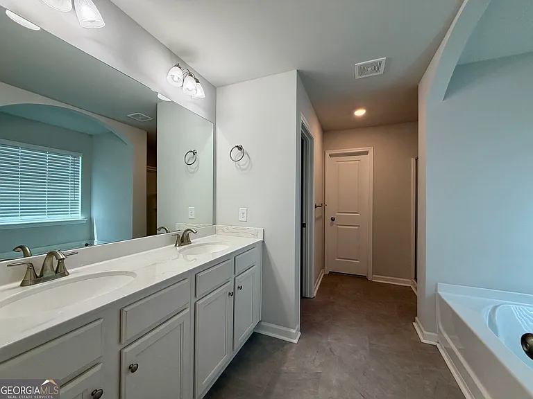 121 Quail Forest Cir — Photo 4