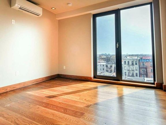 4th image of 865 Willoughby Ave #U2g