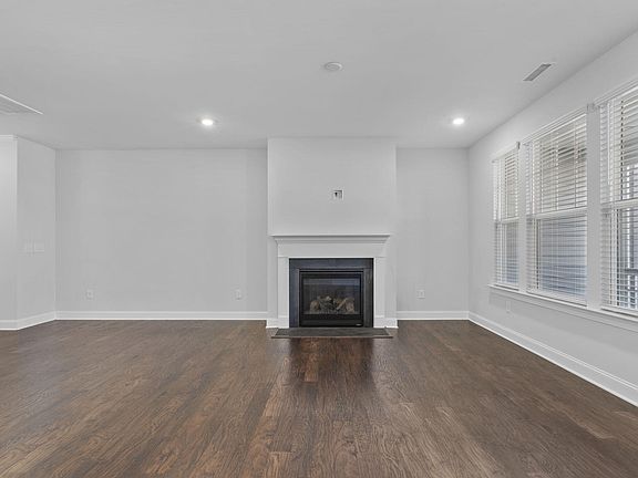 5th image of 403 Shale Creek Dr