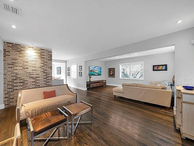 5850 SW 47th St — Photo 15