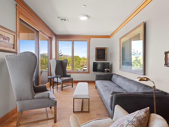 3rd image of 2625 Dearborn Ave #204