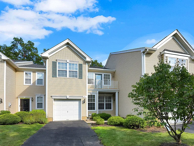 26 Normandy Dr — Photo 1