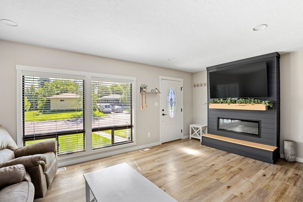 1312 14th St S, Great Falls, MT - More