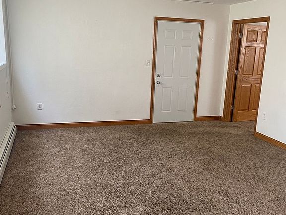 3rd image of 810 10th St NE APT 1
