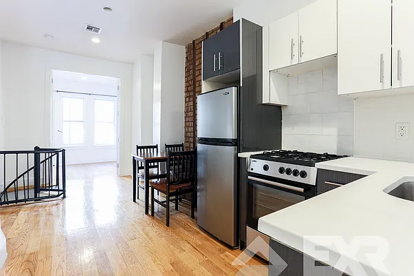 Rented by EXR | media 61