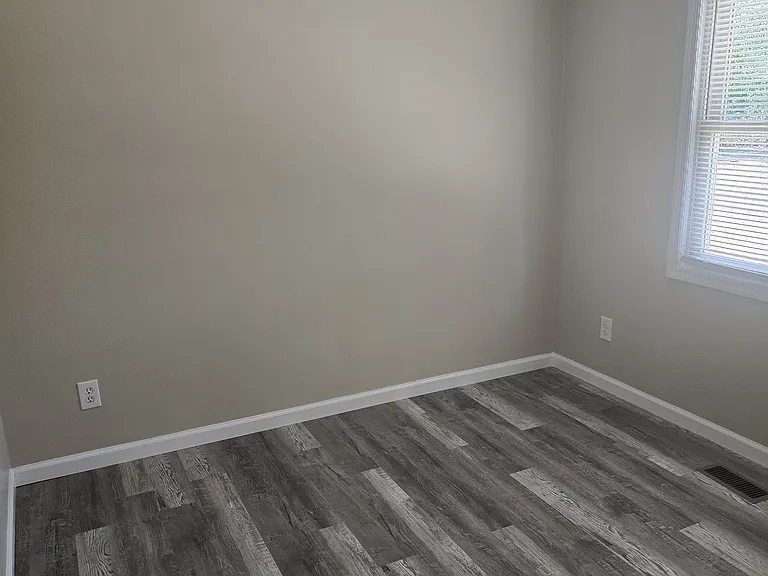 6550 Venture Dr — Photo 18