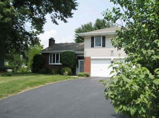 91 Round Hill Rd, Poughkeepsie, NY 12603