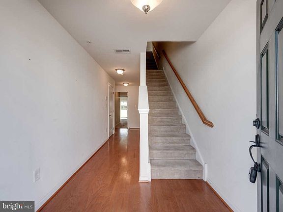 3rd image of 220 Bardel Dr #220