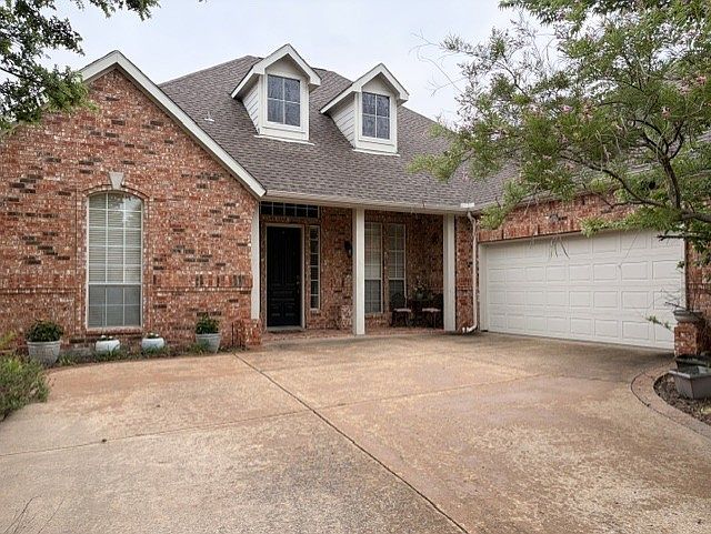 1st image of 701 Crabapple Way