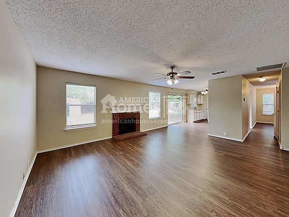 4th image of 1008 Greenbend Dr