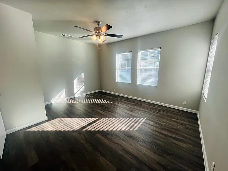 822 W Fischer St — Photo 5